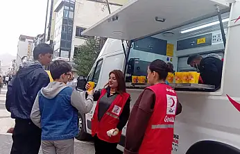 Doğubayazıt'ta Kızılay'dan vatandaşlara sürpriz ikram