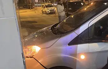 Doğubayazıt'ta kontrolden çıkan araç yazıhaneye daldı! Sürücü kayıplara karıştı