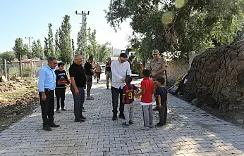 Doğubayazıt'ta köy yolları yenileniyor