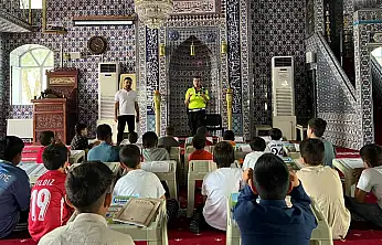 Doğubayazıt'ta Kur'an öğrenen minikler trafik kurallarıyla da tanıştı