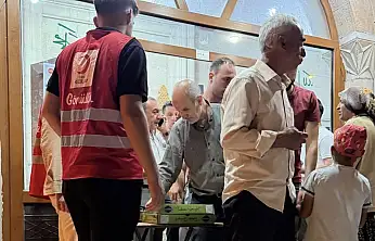 Doğubayazıt'ta Mevlit Kandili'nde Kızılay'dan anlamlı ikram
