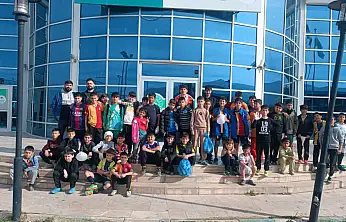 Doğubayazıt'ta minik gönüllüler çevre için sahada