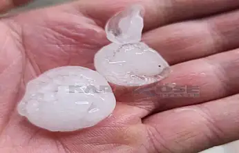 Doğubayazıt'ta misket büyüklüğünde dolu yağdı