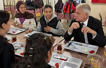 Doğubayazıt'ta öğrenciler kahvaltı sırasında sorunlarını anlattı