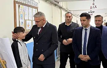 Doğubayazıt'ta öğrenciler roman kahramanlarıyla sahneye çıktı