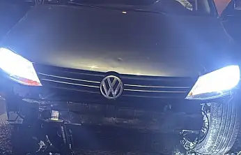 Doğubayazıt'ta peş peşe kazalar! Otomobil refüje savruldu