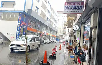 Doğubayazıt'ta sağanak bastırdı: Cadde ve sokaklar suyla doldu