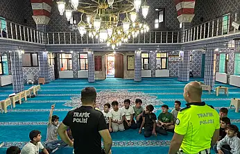 Doğubayazıt'ta trafik polisleri yaz kur'an kursu öğrencileriyle buluştu