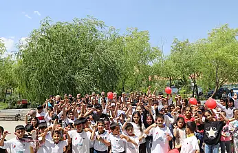 Doğubayazıt'ta TÜGVA Yaz Okulu öğrencilerine aşure ikramı