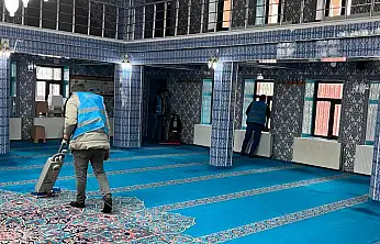 Doğubayazıt'ta yükümlüler Ramazan öncesi cami temizliği yaptı
