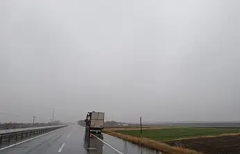 Eleşkirt–Ağrı yolunda sis ve karla karışık yağmur etkili oldu