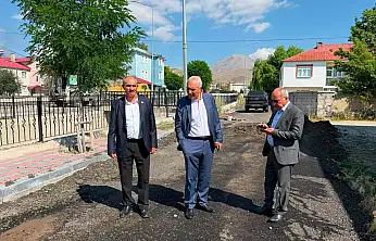Eleşkirt Belediye Başkanı Ramazan Yakut çalışmaları sahada inceledi