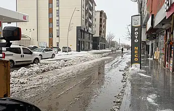 Eleşkirt Belediyesi, karla mücadele çalışmalarına ara vermeden devam ediyor