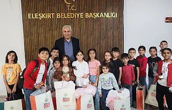 Eleşkirt'te minik öğrencilere eğitim desteği