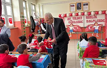 Eleşkirt'te öğrenciler bayrak sevgisiyle ikinci döneme başladı