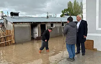 Eleşkirt'te sağanak su baskınlarına yol açtı