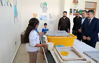 Eleşkirtli öğrenciler atık kağıtları sanata dönüştürdü