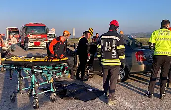 Erzurum'da feci kaza: Otomobil kamyonete çarptı, 3 kişi hayatını kaybetti