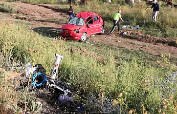Erzurum'da feci kaza: otomobil paramparça oldu, 3 kişi yaralandı