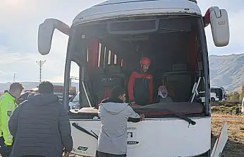 Gürbulak yolunda İran otobüsü kaza yaptı: 1'i ağır 5 yaralı