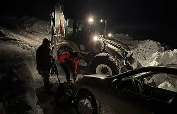 Hamur–Tutak–Patnos yolunda karla mücadele sürüyor