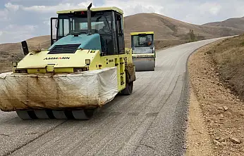 Hamur Yuvacık köy yolu asfalt için hazırlanıyor