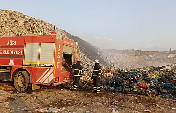 Iğdır'daki büyük yangına Ağrı'dan destek: İtfaiye ekipleri bölgeye sevk edildi