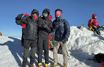 İrlandalı dağcılar Ağrı Dağı'nın zirvesine ulaştı