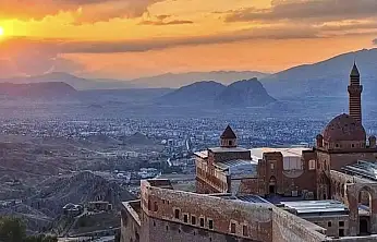 İshak Paşa Sarayı fotoğraf tutkunlarının yeni gözdesi oldu