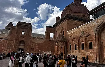 İshak Paşa Sarayı'nda hafta sonu yoğunluğu arttı