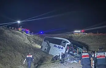 İstanbul'dan Ağrı'ya gelen yolcu otobüsü şarampole uçtu: 24 yaralı
