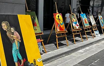 Kadın kursiyerlerin eserleri Şakîro Kent Meydanı'nda sergilendi