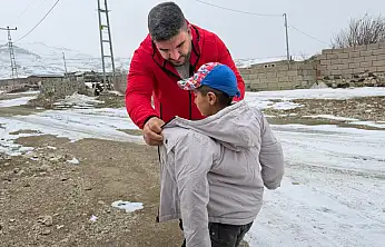 Karaburun Köyü'ne kışlık giyim desteği ulaştırıldı