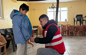 Karakent Köyü'nde çocuklara kışlık giysi dağıtıldı