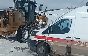 Karla kaplanan mezra yolunda zamanla yarış