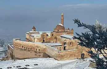 Karlar altındaki tarihi saray, hafta sonu ziyaretçilerini ağırladı