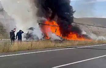 Kars'ta kargo aracı alevlere teslim oldu