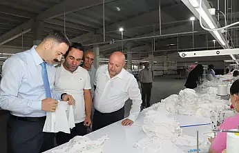 Kaymakam Ayvat Doğubayazıt'taki Tekstil Fabrikasını ziyaret etti