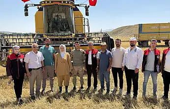 Kaymakam Kübra Baka Kılıç arpa hasadına katıldı