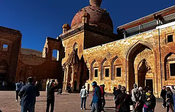Kış kapıya dayandı, İshak Paşa Sarayı'na ziyaretçi akını başladı