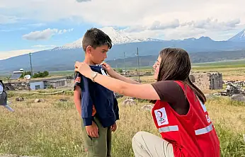 Kızılay Aşağıtavla köyünde yüzleri güldürdü