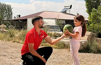 Kızılay Doğubayazıt'ta yaz sıcağında gönülleri serinletti