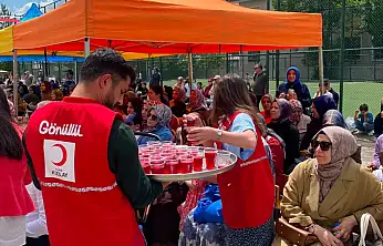 Kızılay gönüllüleri 75. Yıl Ortaokulu'nda öğrencilerle buluştu