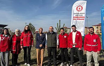 Kızılay gönüllüleri Ağrı'da fidan dikerek doğaya can verdi