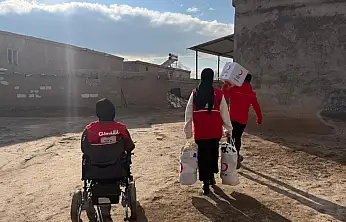 Kızılay gönüllüleri Engelliler Günü'nde kapıları tek tek çaldı