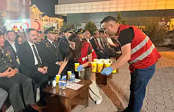 Kızılay gönüllülerinden demokrasi nöbetine anlamlı destek
