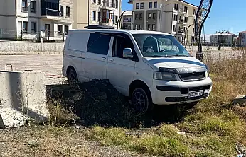 KPSS için Doğubayazıt'tan Ağrı'ya geldi, çıkışı bulamayınca aracı arazide mahsur kaldı