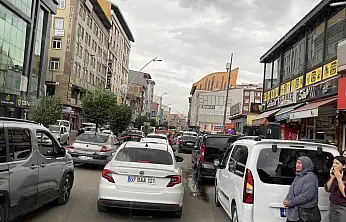 KPSS trafiği Ağrı'da yolları kilitledi: Sürücüler santim santim ilerledi