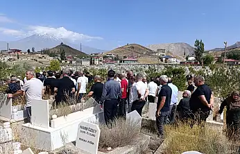 Lokman Şahin yüzlerce kişinin cenazeye katılmasıyla son yolculuğuna uğurladı