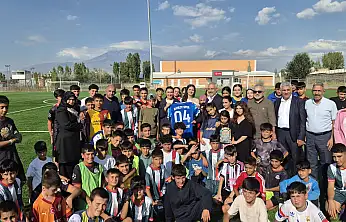 Milletvekili Kilerci Doğubayazıt'ta yaz spor okulundaki öğrencilerle buluştu